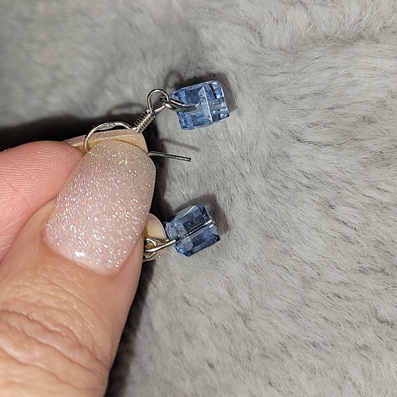 2 pairs of fish hook earrings worn once LIKE NEW - Picture 3 of 5